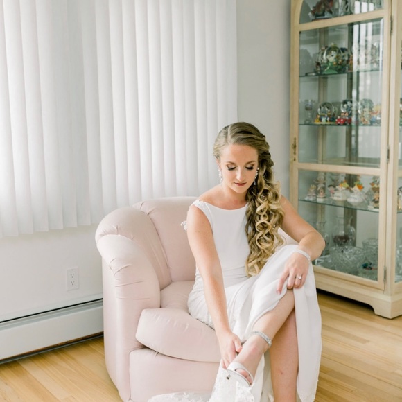 Pronovias RUA Wedding Gown: professionally cleaned,mermaid, sheer back. Size 12 - Picture 3 of 15